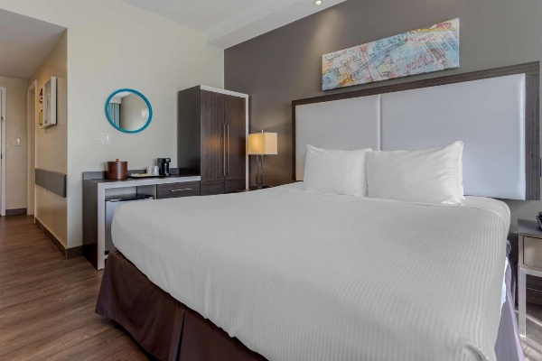 Best Western Plus Brooklyn Bay Hotel image 2